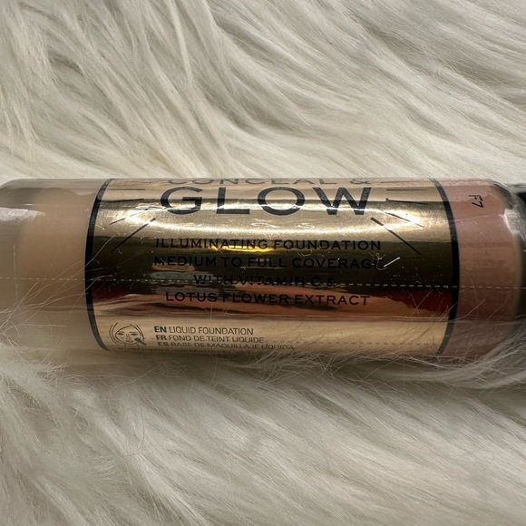 🩵3/$10 Revolution Conceal & Glow Foundation - Warm Tan - Picture 3 of 7